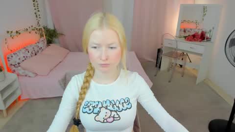 Snapshot of laly_peach chatting on 06.02.26 Laly online show from 06.02.26