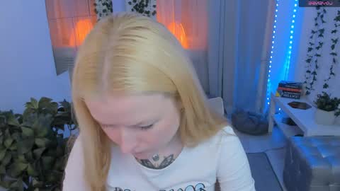 Snapshot of laly_peach chatting on 06.03.26 Laly online show from 06.03.26
