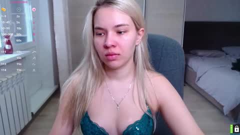 Snapshot of lana__nova chatting on 10.12.25 Lana online show from 10.12.25