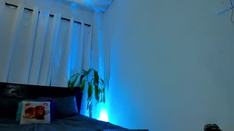 Snapshot of lanaa_paul1 chatting on 02.14.25 emma online show from 02.14.25