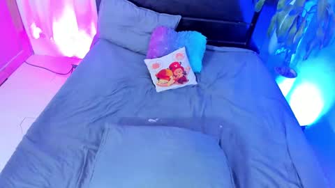 Snapshot of lanaa_paul1 chatting on 02.18.25 emma online show from 02.18.25