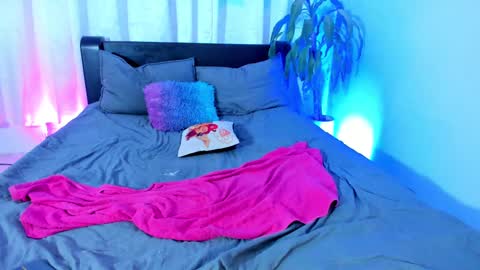 Snapshot of lanaa_paul1 chatting on 02.19.25 emma online show from 02.19.25