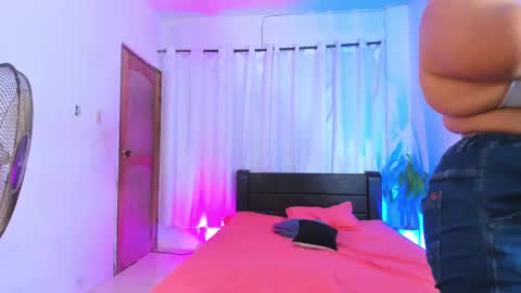 Snapshot of lanaa_paul1 chatting on 03.10.25 emma online show from 03.10.25