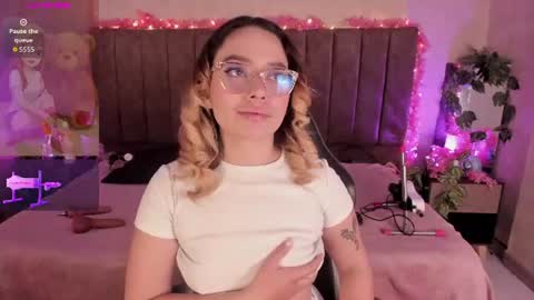 Snapshot of lanaamills chatting on 07.28.26 Lana online show from 07.28.26