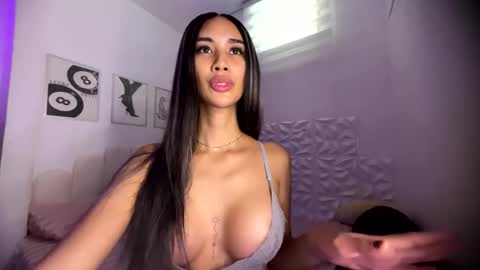 Snapshot of lanadel_hilton chatting on 12.03.25 Lana online show from 12.03.25