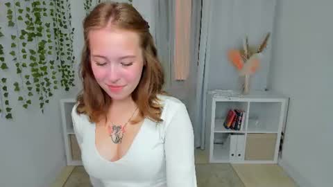 Snapshot of lanaroselle chatting on 06.26.26 Lana online show from 06.26.26