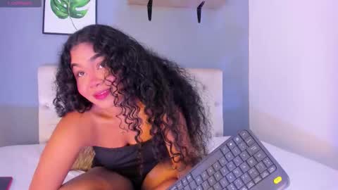 lanna_jones_ online show from 10.28.25