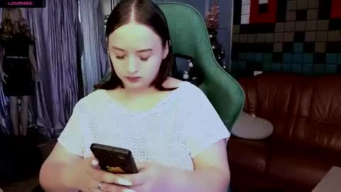 lara_benson_ online show from 12.20.25