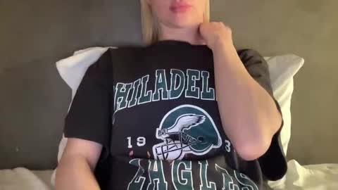 Snapshot of lara_neon chatting on 02.24.25 Lara Neon online show from 02.24.25