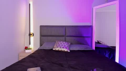 lara_reynolds_ online show from 02.05.26