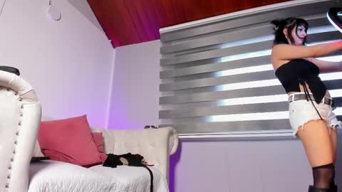 lara_reynolds_ online show from 02.26.26