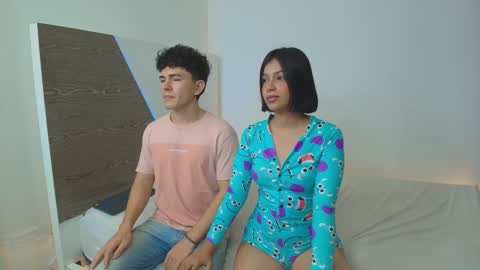 LaraAndKenai online show from 12.14.24