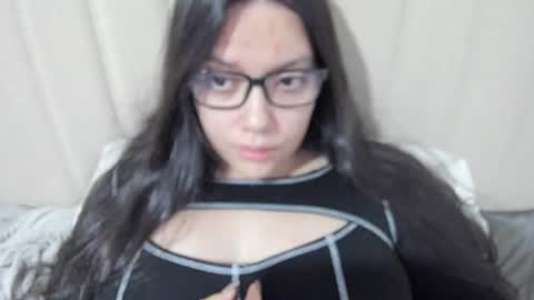 Snapshot of laracamille chatting on 02.12.25 lara online show from 02.12.25