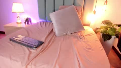  Lara Gold  online show from 02.28.25