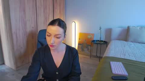 LaraKanes online show from 02.27.25