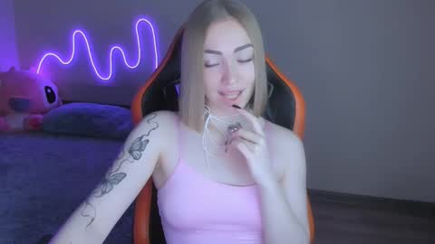 LaraKrein lk online show from 11.14.25