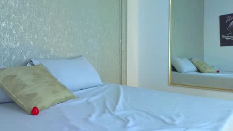 Lara  online show from 01.22.25