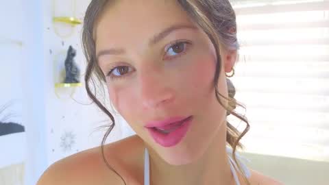 Lara  online show from 02.26.25