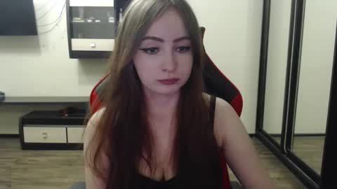 Laralianna online show from 02.18.25