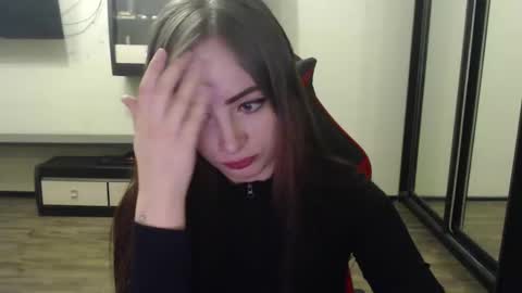 Laralianna online show from 02.28.25