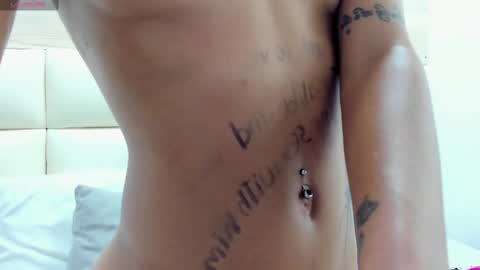 Snapshot of laramoon_ chatting on 02.17.25 LARA online show from 02.17.25