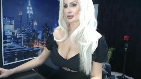 laras_moans online show from 02.01.25