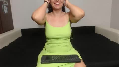 Snapshot of larataylorrr chatting on 05.12.26 larataylorrr online show from 05.12.26