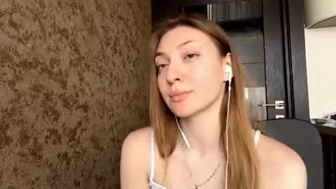 Snapshot of lareebuggie chatting on 06.18.26 Eva online show from 06.18.26