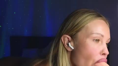 Snapshot of larine_morgan chatting on 06.24.26 LarineGMT7 UTC6 online show from 06.24.26