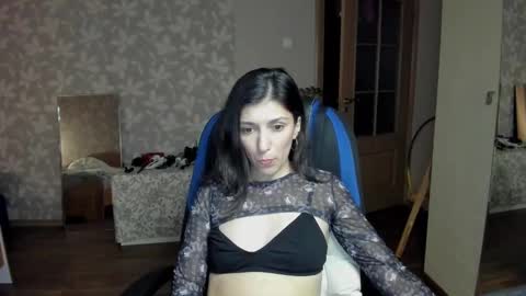 Snapshot of larisadevries chatting on 10.20.25 Larisa online show from 10.20.25