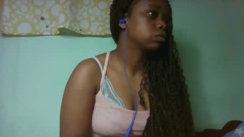 Snapshot of larissa645771 chatting on 09.12.25 larissa645771 online show from 09.12.25