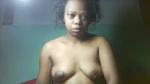 Snapshot of larissa645771 chatting on 09.28.25 larissa645771 online show from 09.28.25
