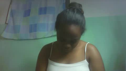 Snapshot of larissa645771 chatting on 10.12.25 larissa645771 online show from 10.12.25