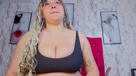 Snapshot of larissa_antonella chatting on 04.24.26 larissa_antonella online show from 04.24.26