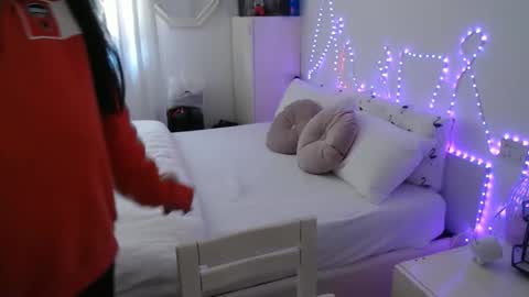 Snapshot of lasolitaauri chatting on 05.19.26 Auri online show from 05.19.26
