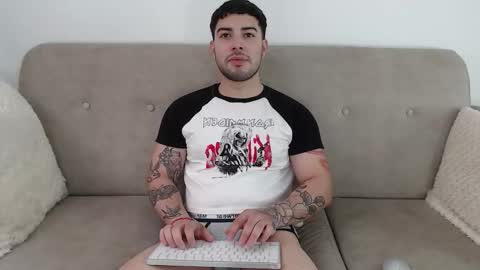 Snapshot of latam_ chatting on 01.15.26 YOUR BABY online show from 01.15.26