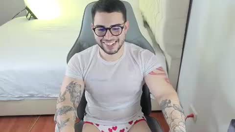 Snapshot of latam_ chatting on 06.19.26 YOUR BABY online show from 06.19.26