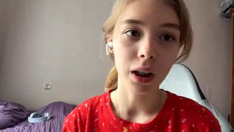Snapshot of lateshastarnaud chatting on 06.17.26 Linet online show from 06.17.26