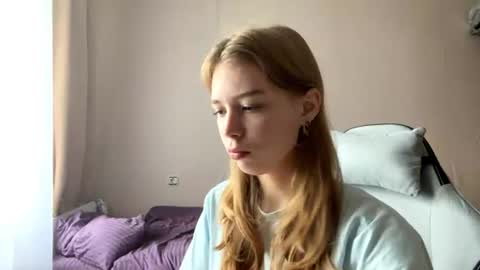 Snapshot of lateshastarnaud chatting on 06.19.26 Linet online show from 06.19.26