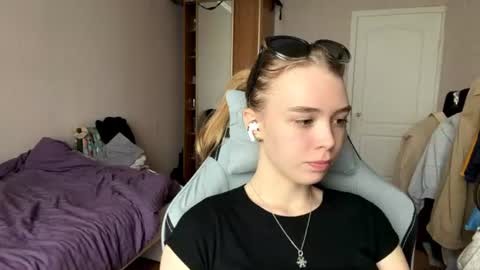 Snapshot of lateshastarnaud chatting on 06.20.26 Linet online show from 06.20.26