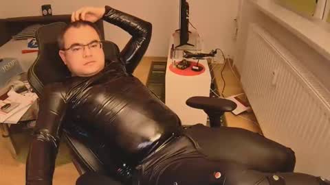 latexboy893 online show from 12.01.25