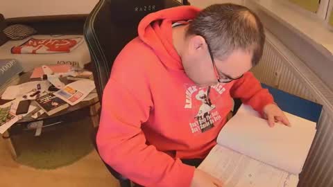 latexboy893 online show from 12.04.25