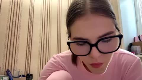 Snapshot of latiapetosa chatting on 06.28.26 Mia online show from 06.28.26