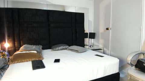 Johana y Santiago online show from 02.24.25