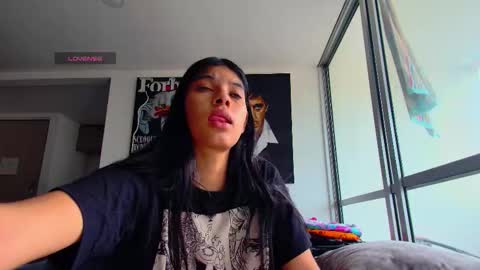 Snapshot of latin_couple77 chatting on 11.17.25 Sara y Andy online show from 11.17.25