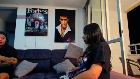 Snapshot of latin_couple77 chatting on 11.24.25 Sara y Andy online show from 11.24.25