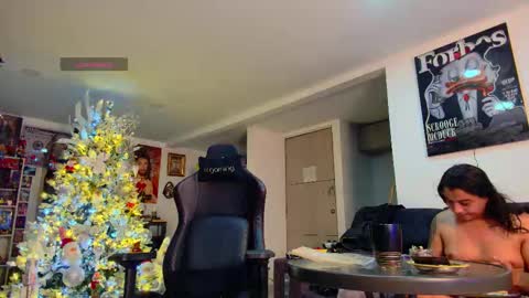 Snapshot of latin_couple77 chatting on 12.15.25 Sara y Andy online show from 12.15.25