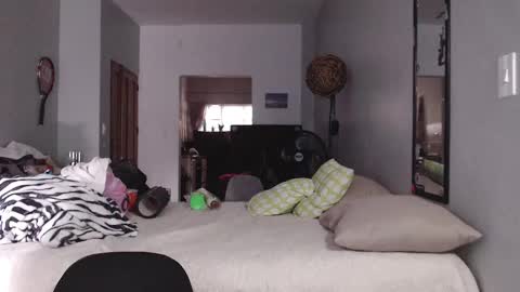 M E G A N  online show from 01.16.25