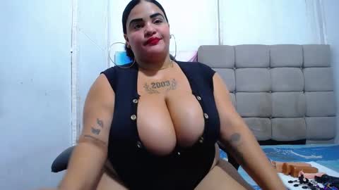 Snapshot of latina_bigboos12 chatting on 09.26.25 latina_bigboos12 online show from 09.26.25