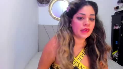 Snapshot of latinamav22 chatting on 04.21.26 latinamav22 online show from 04.21.26